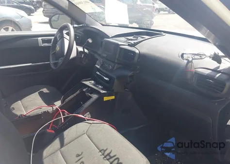 2021 Ford Explorer Police Interceptor z USA, uszkodzony, nr VIN 1FM5K8AC6MNA15775